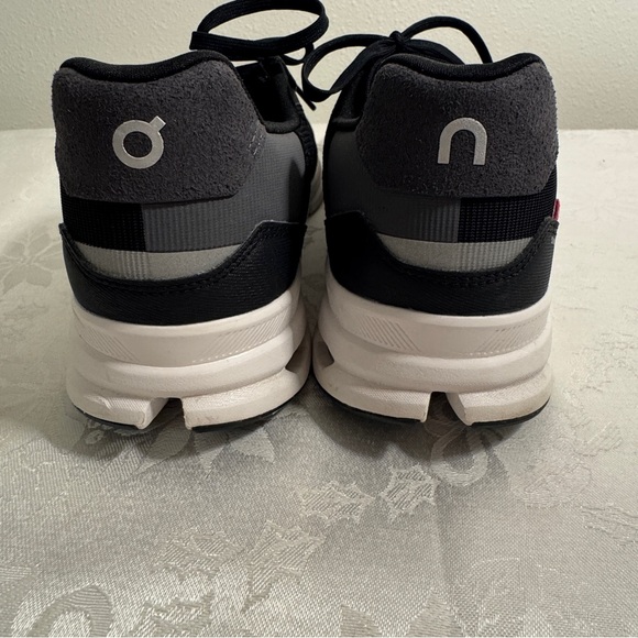 On Running Cloudrift Running Shoe Men’s 9 Black/White Like New - Picture 8 of 15